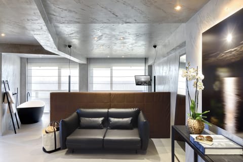 Minibar, in-room safe, desk, blackout drapes