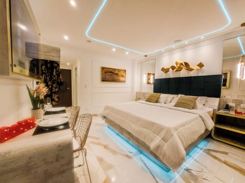 Luxury Double Room, 1 King Bed | Desk, free WiFi