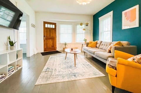 Welcome to your mid-century modern retreat! Relax in a cozy, stylish space featuring a comfy leather sofa, Classic accent chairs  and retro-inspired decor. Enjoy the natural light,  unwind and feel right at home!