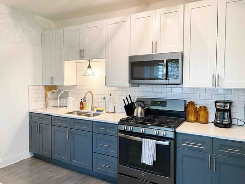 Fully stocked kitchen!