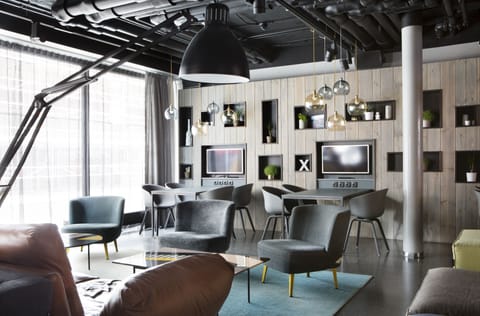 Lobby lounge