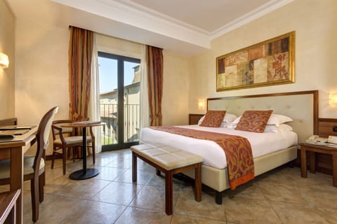 Superior Double or Twin Room | Hypo-allergenic bedding, memory foam beds, minibar, in-room safe