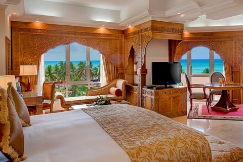 Junior Suite, 1 King Bed, Ocean View | Premium bedding, minibar, in-room safe, desk