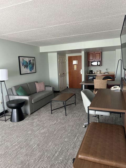 Hypo-allergenic bedding, in-room safe, desk, iron/ironing board