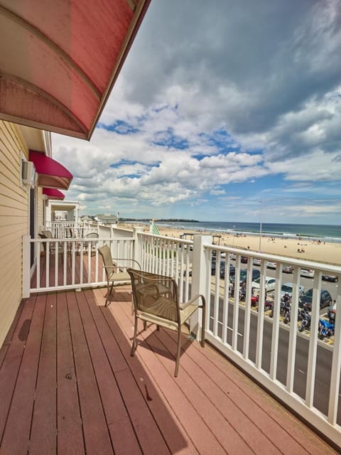 Standard Room, 1 King Bed, Balcony, Ocean View | Balcony