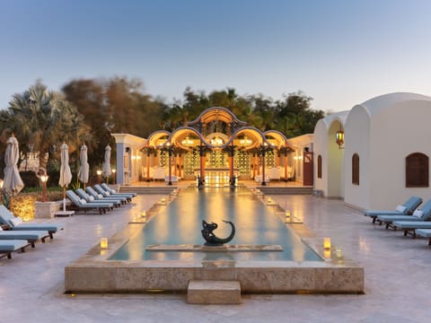 Poolside bar