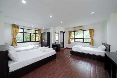 Family Room | Premium bedding, minibar, desk, free WiFi