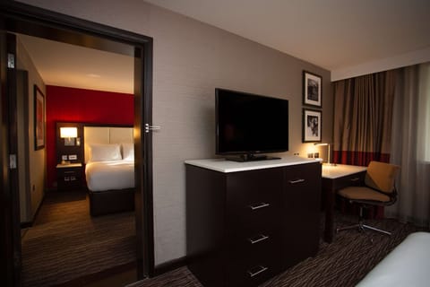 Family Room, 1 Queen Bed (Connecting Rooms) | Hypo-allergenic bedding, in-room safe, desk, laptop workspace