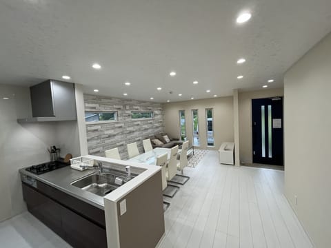 Basic Apartment | Living area