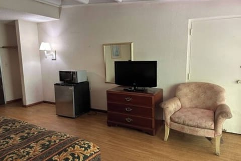 Room, 2 Queen Beds, Non Smoking | Iron/ironing board, bed sheets