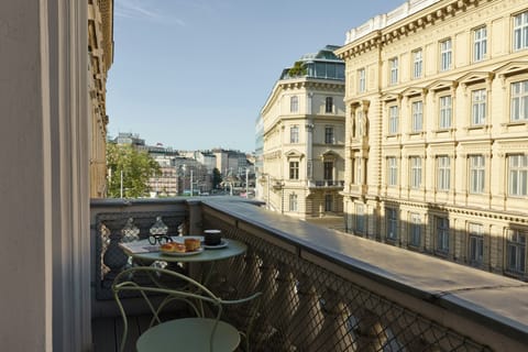 Room, Balcony (The Cloud) | Egyptian cotton sheets, premium bedding, desk, soundproofing
