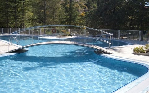 4 outdoor pools, sun loungers