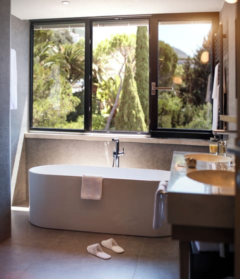 Executive Suite, Balcony, Sea View | Bathroom | Separate tub and shower, eco-friendly toiletries, hair dryer, bathrobes