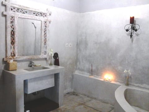 Villa, 2 Bedrooms, Ocean View | Bathroom | Combined shower/tub, free toiletries, hair dryer, towels