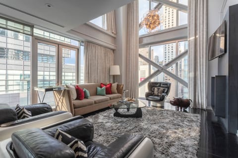 Loft (Columbus) | Living room | 42-inch flat-screen TV with cable channels, TV, Netflix