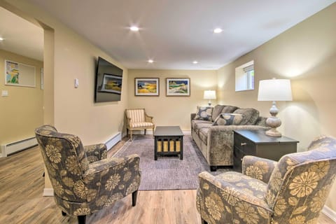 North Bend Vacation Rental | 2BR | 2BA | Steps To Access | 853 Sq Ft