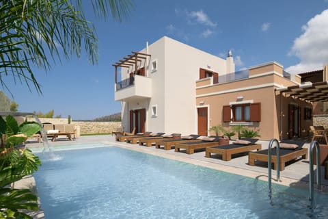 An idyllic setting for luxury self-catering home breaks in Crete.