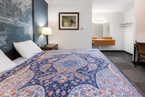 Room, 1 Double Bed | Desk, iron/ironing board, free WiFi, bed sheets