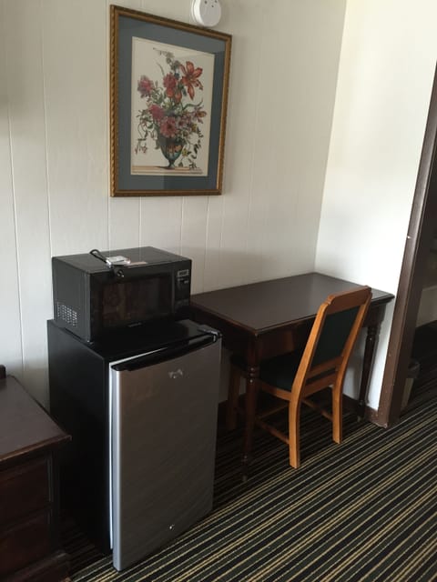 Standard Room, 1 King Bed | Desk, free WiFi, bed sheets