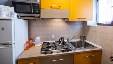 Family Studio (0 Bedroom) | Private kitchen | Microwave, oven, dining tables