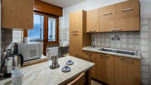 Apartment (1 Bedroom) | Private kitchen | Microwave, electric kettle, toaster, dining tables