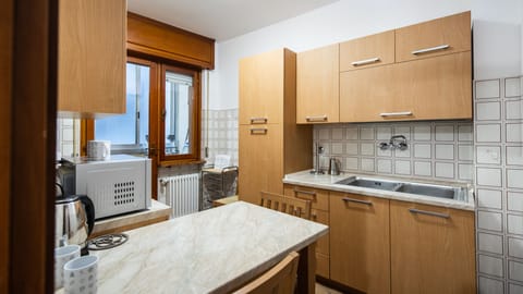 Apartment (1 Bedroom) | Private kitchen | Microwave, electric kettle, toaster, dining tables