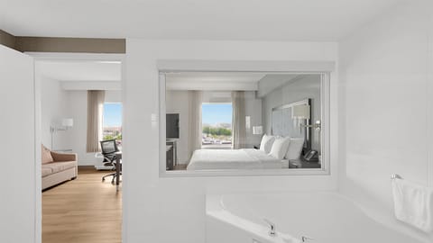 Studio Suite, 1 King Bed, Non Smoking, Microwave | In-room safe, iron/ironing board, free cribs/infant beds, rollaway beds