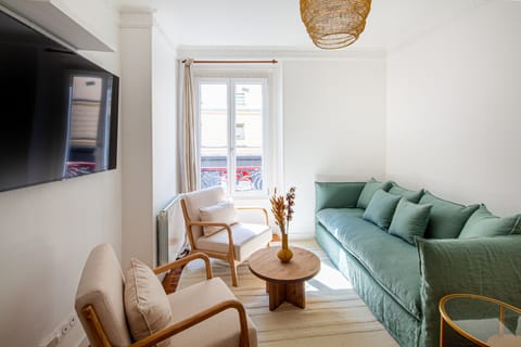 Classic Apartment, Ensuite | Lounge