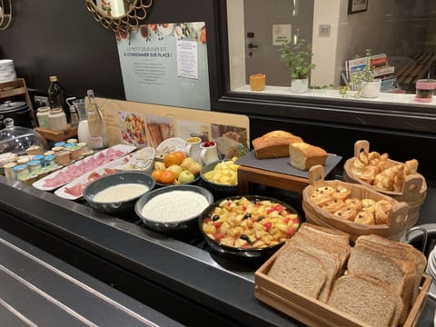 Daily buffet breakfast (EUR 13.9 per person)