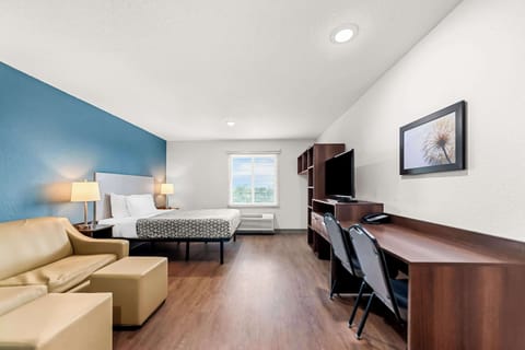 Suite, 1 Queen Bed, Non Smoking (Sofa) | Desk, iron/ironing board, free WiFi, bed sheets