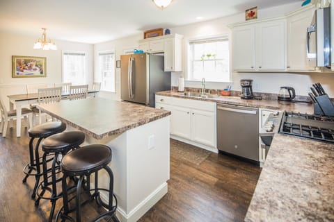 Fully equipped kitchen to prepare your meals with ease. 