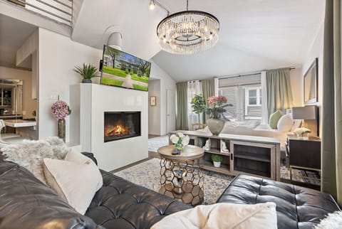 Fireplace Feature Wall – Stunning focal point combining warmth and sophistication.