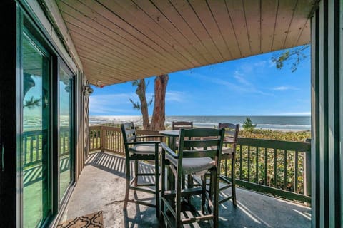 Shaded balcony w/ outdoor dining, perfect for slow mornings and breezy evenings overlooking the greenery.