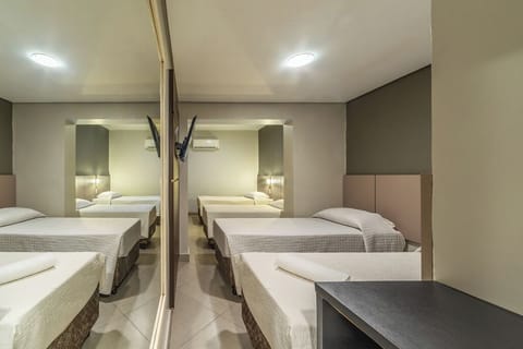 Executive Quadruple Room | Desk, laptop workspace, soundproofing, WiFi