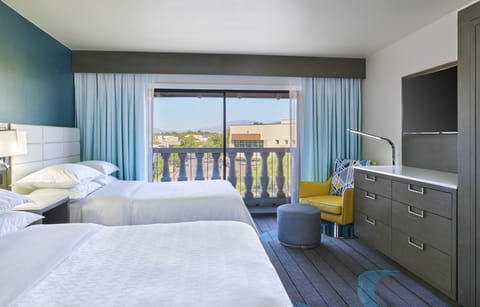 Premium bedding, in-room safe, desk, laptop workspace