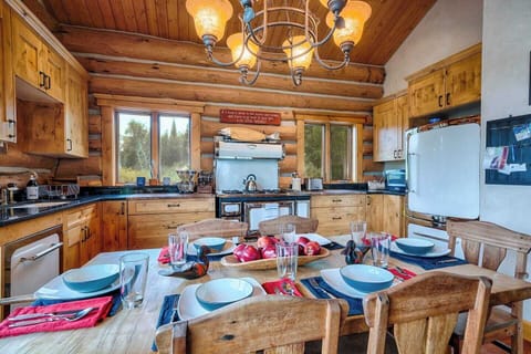 Dining Table, Seating for 6.