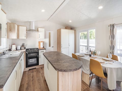 Kitchen | Red Wood Lodge - Lady Edith&rsquo;s Duo, Scarborough