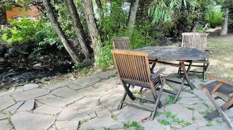 Outdoor dinning area