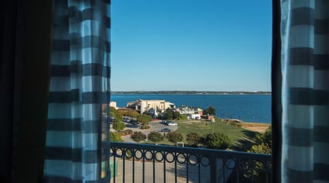 Suite, 2 Queen Beds, Lake View | Lake view
