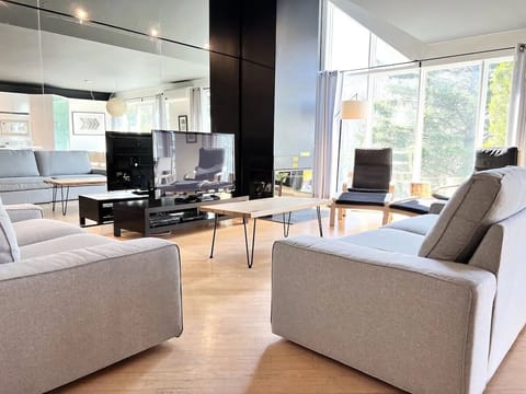 Villa, 5 Bedrooms SPA | Living area | 40-inch flat-screen TV with cable channels