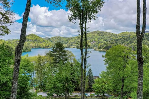 Cashiers Vacation Rental | 3BR | 3.5BA | Stairs Required | 2,752 Sq Ft
