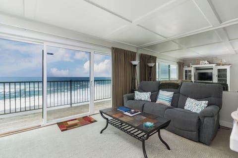 29 Oceanfront 3rd Floor | Living area | Flat-screen TV, DVD player, table tennis