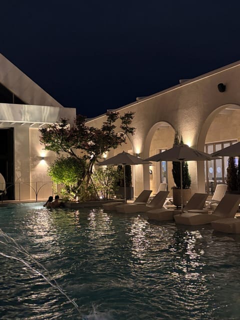 Seasonal outdoor pool