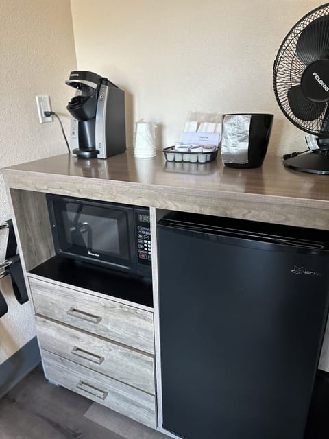 Studio, 1 Queen Bed | Premium bedding, free WiFi, bed sheets