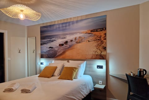 Double Room, Non Smoking, Balcony | Premium bedding, desk, iron/ironing board, free WiFi