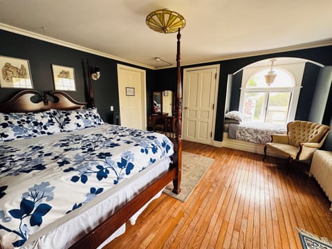 Classic Triple Room, Balcony | Individually decorated, individually furnished, free WiFi, bed sheets