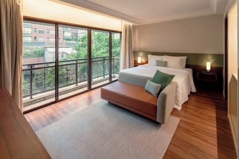 Comfort Studio Suite | Minibar, in-room safe, blackout drapes, free WiFi