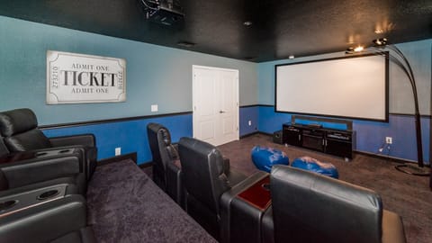 Relaxation station: Our living room welcomes you with open arms!