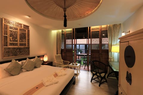 Deluxe Plus | 1 bedroom, minibar, in-room safe, desk