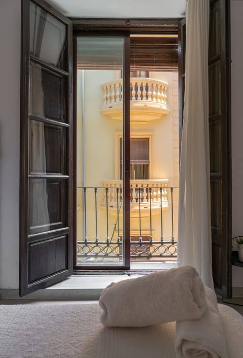 Double Room, Shared Bathroom (outdoor balcony to Cuesta de Gomerez) | Premium bedding, memory foam beds, iron/ironing board (on request)